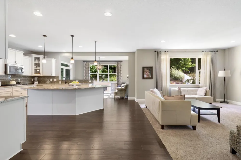2147 Spring Lake Court Shakopee, MN 55379