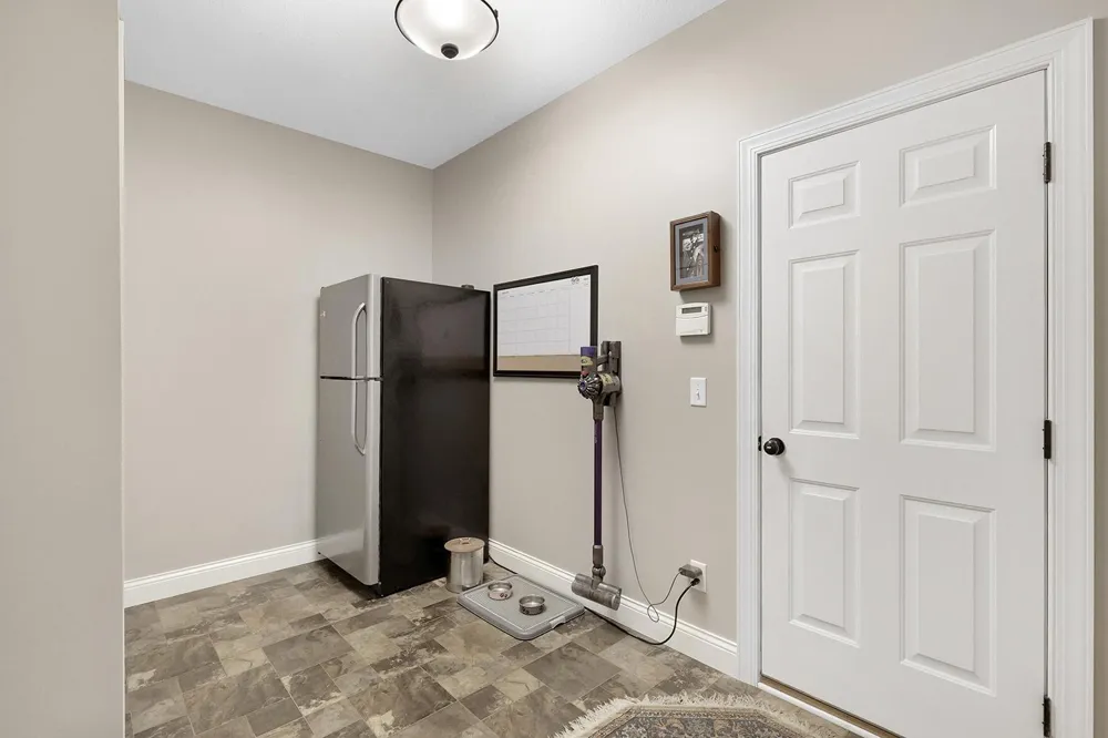 2147 Spring Lake Court Shakopee, MN 55379