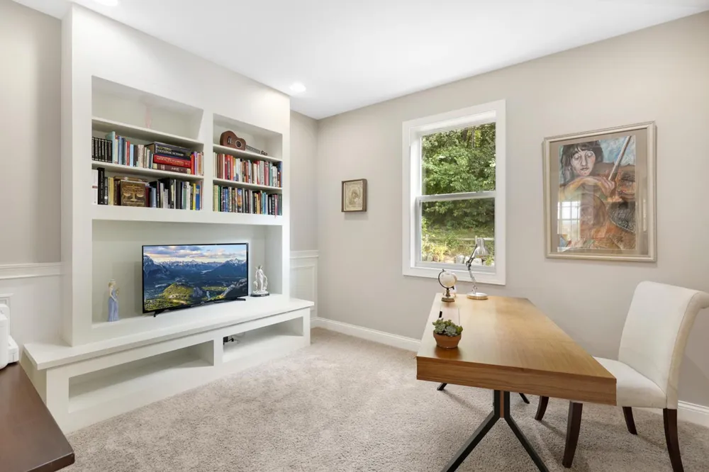 2147 Spring Lake Court Shakopee, MN 55379