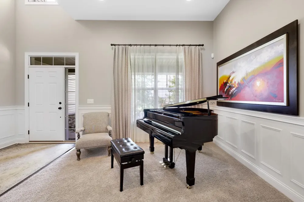 2147 Spring Lake Court Shakopee, MN 55379