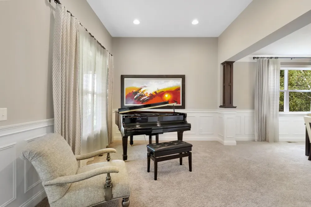 2147 Spring Lake Court Shakopee, MN 55379