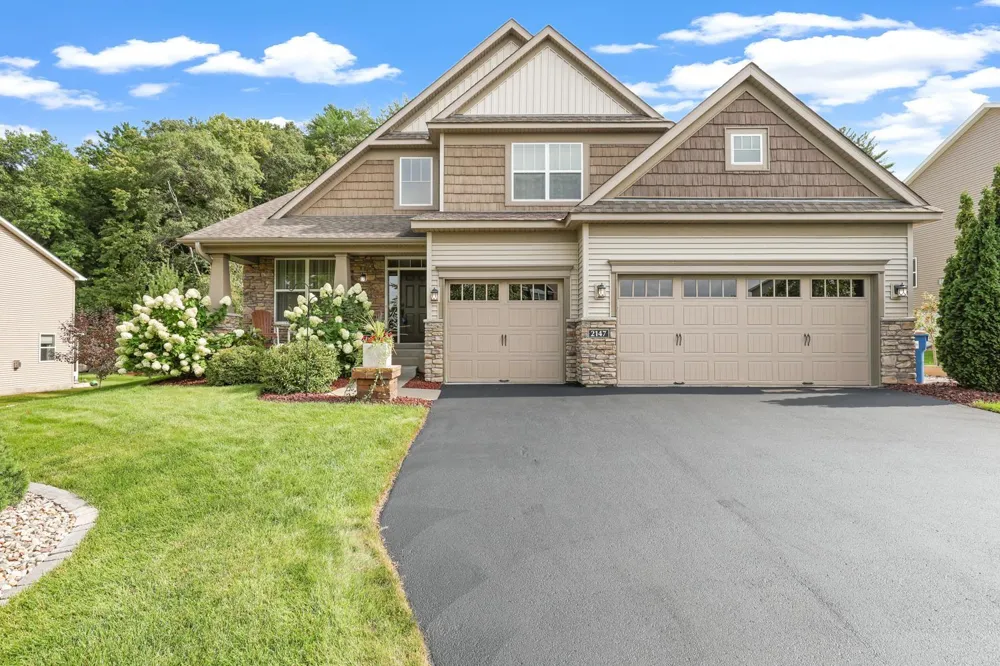 2147 Spring Lake Court Shakopee, MN 55379