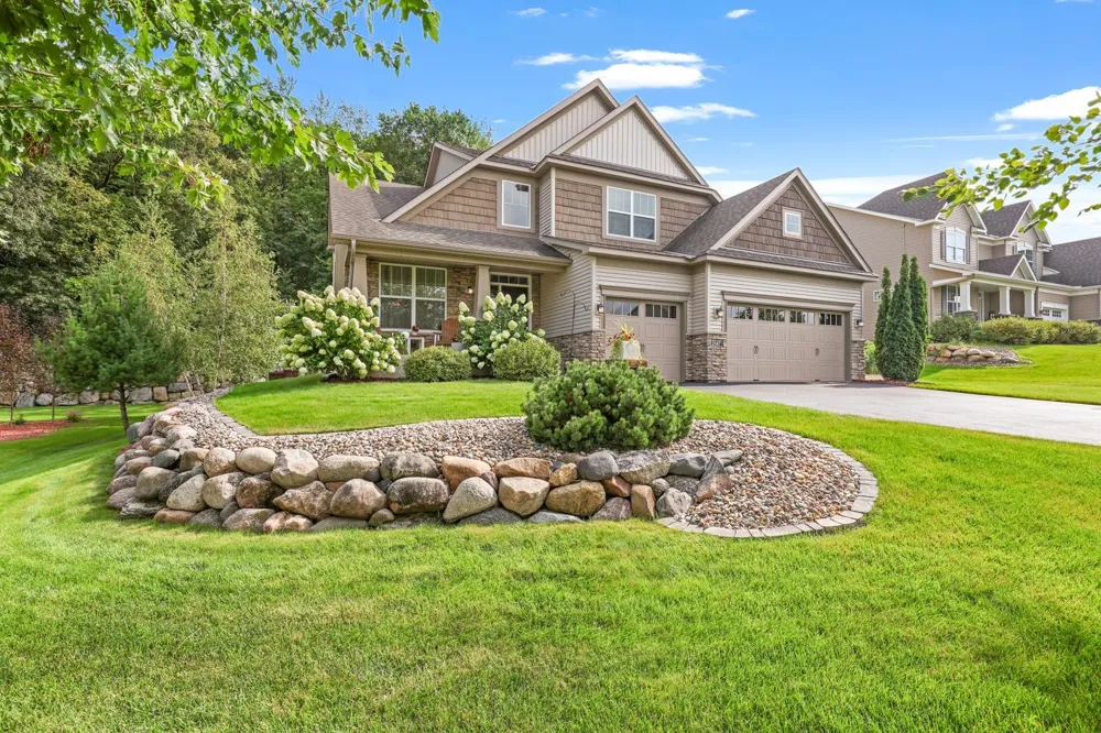 2147 Spring Lake Court Shakopee, MN 55379