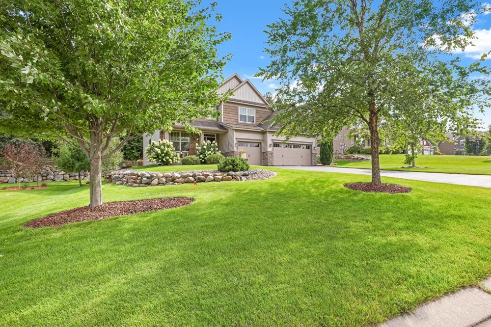 2147 Spring Lake Court Shakopee, MN 55379