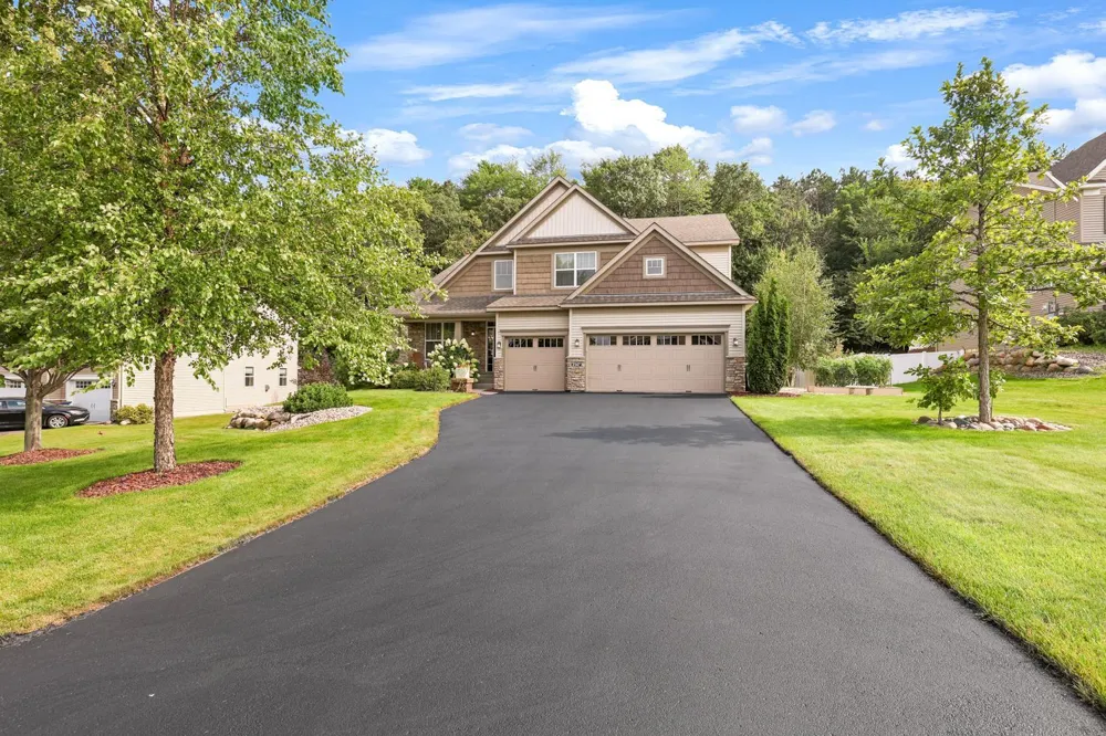 2147 Spring Lake Court Shakopee, MN 55379