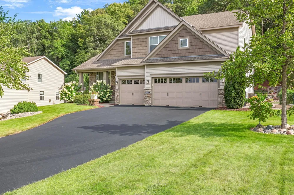 2147 Spring Lake Court Shakopee, MN 55379