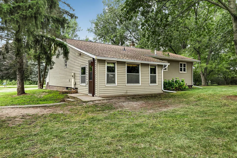 25385 County Road 34 Paynesville, MN 56362