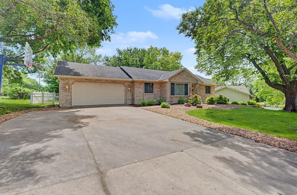 13901 92nd Place Maple Grove, MN 55369