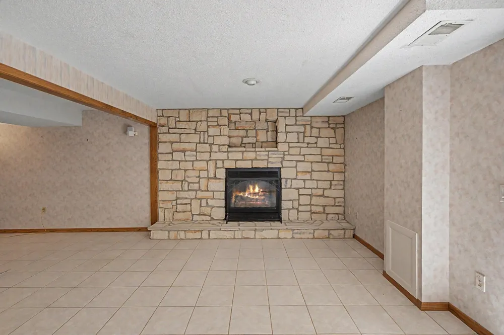 13901 92nd Place Maple Grove, MN 55369