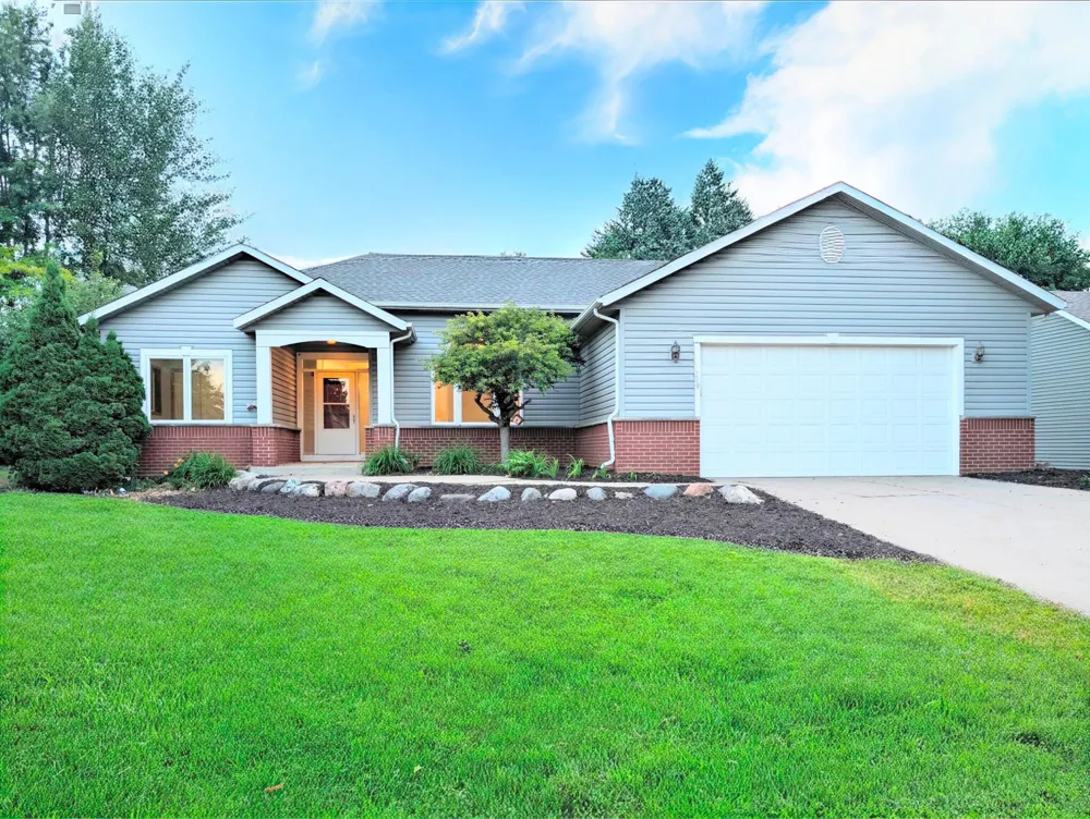 2100 Sibley View Court Northfield, MN 55057