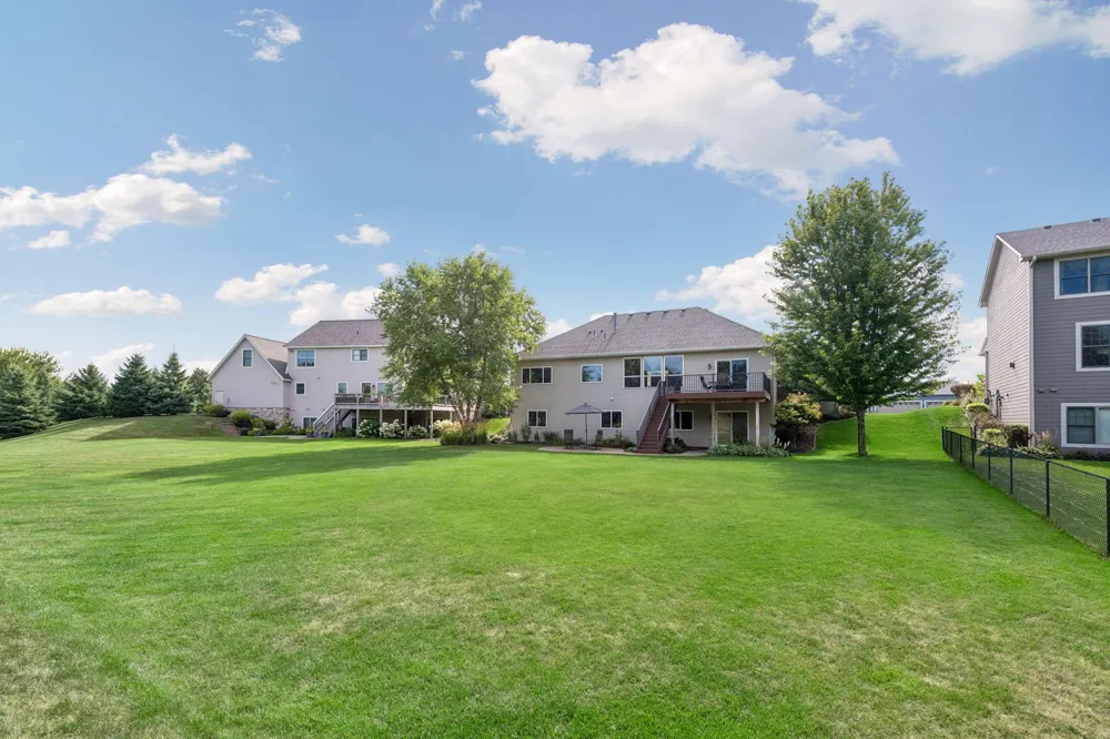 1542 Sparrow Road Waconia, MN 55387
