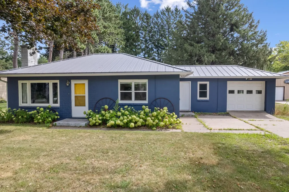S2406 County Road Oo Buffalo City, WI 54622