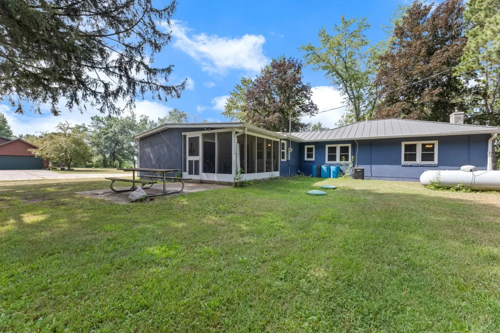 S2406 County Road Oo Buffalo City, WI 54622