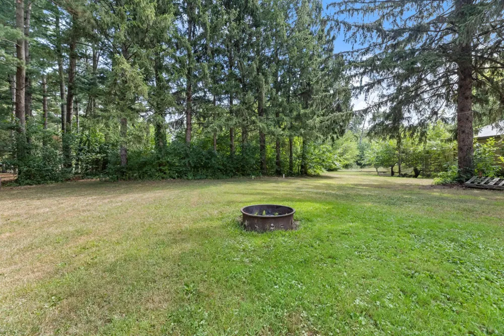 S2406 County Road Oo Buffalo City, WI 54622