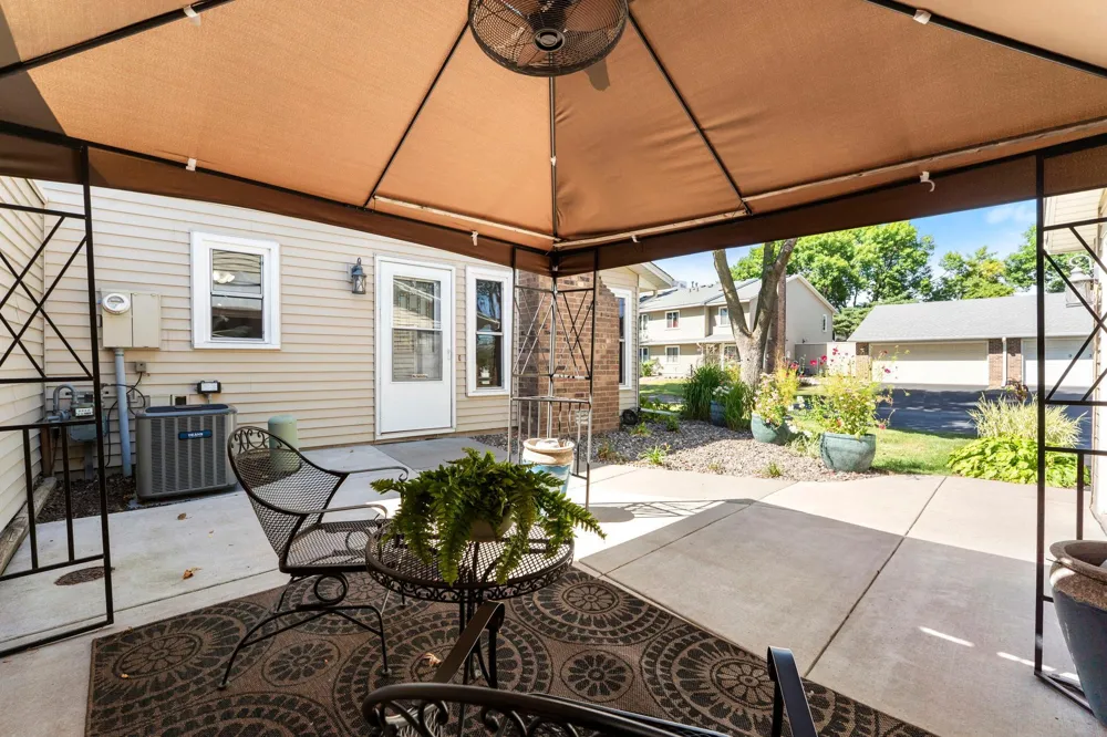 9362 Ranchview Lane Maple Grove, MN 55369