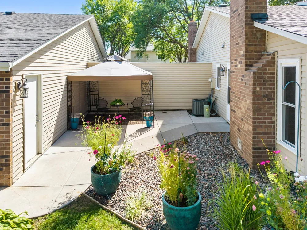 9362 Ranchview Lane Maple Grove, MN 55369