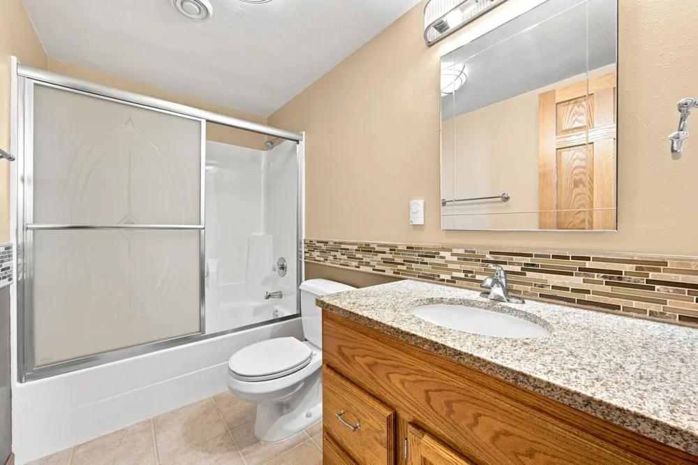 5164 10th Avenue S Fargo, ND 58103