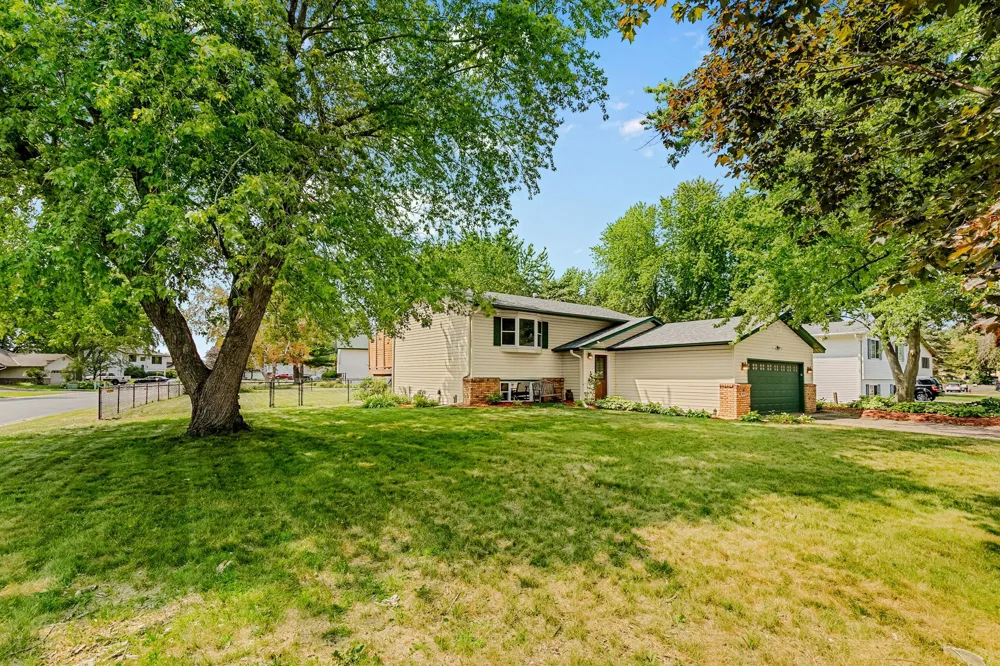 406 Schilling Circle NW Forest Lake, MN 55025