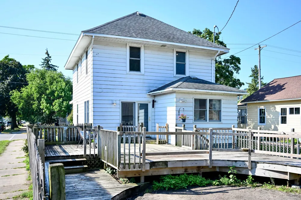 1152 W 5th Street Winona, MN 55987