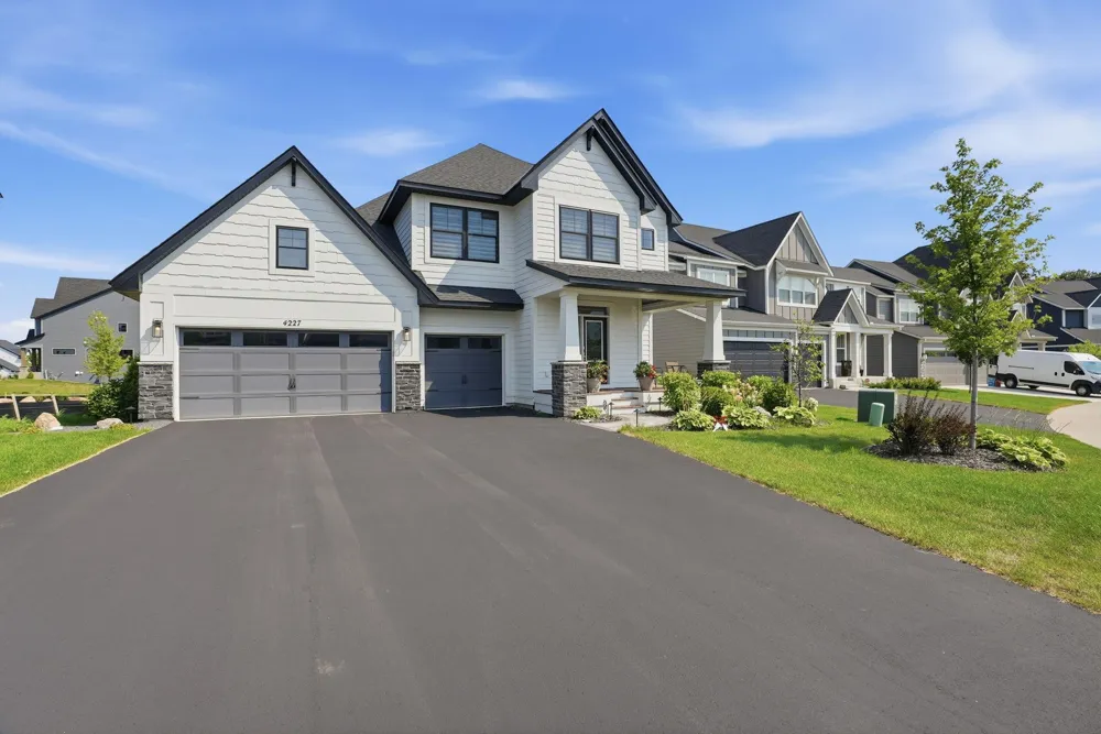 4227 Arbor Bay Woodbury, MN 55129