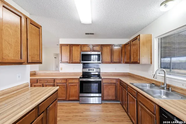 10434 SHALLOW XING Converse, TX 78109