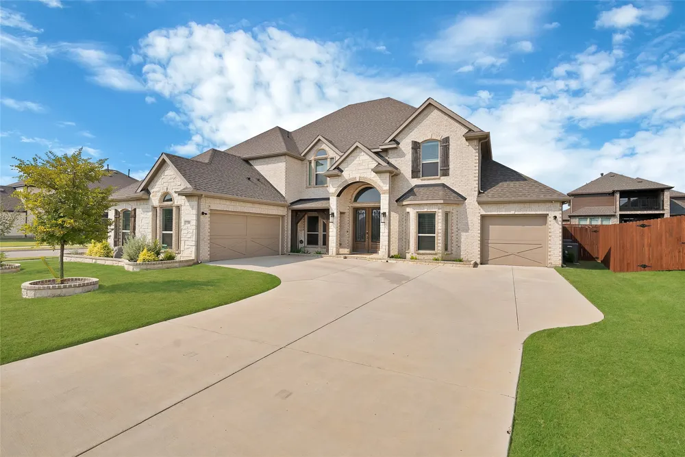 2208 Birdwatch Lane Mansfield, TX 76084