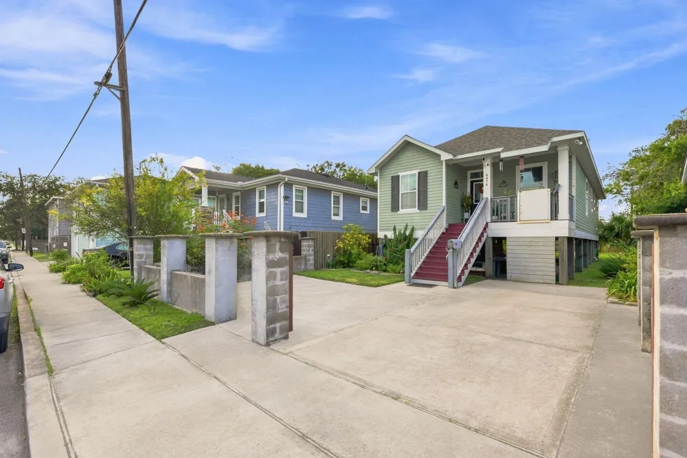 4614 Avenue L Galveston, TX 77551
