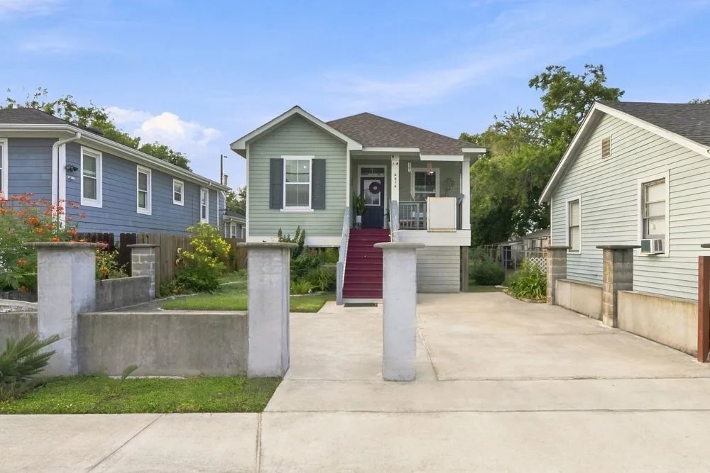 4614 Avenue L Galveston, TX 77551