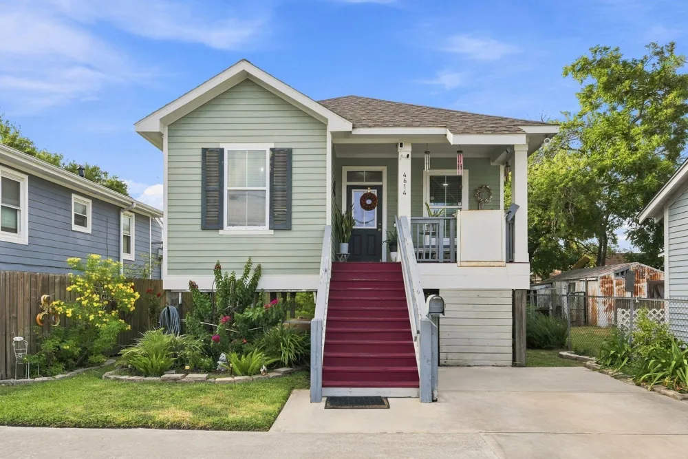 4614 Avenue L Galveston, TX 77551