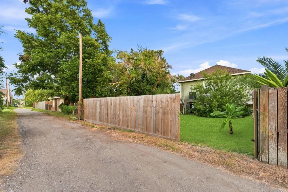 4614 Avenue L Galveston, TX 77551