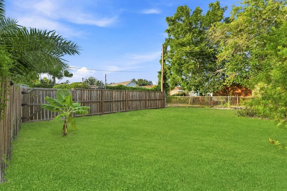 4614 Avenue L Galveston, TX 77551