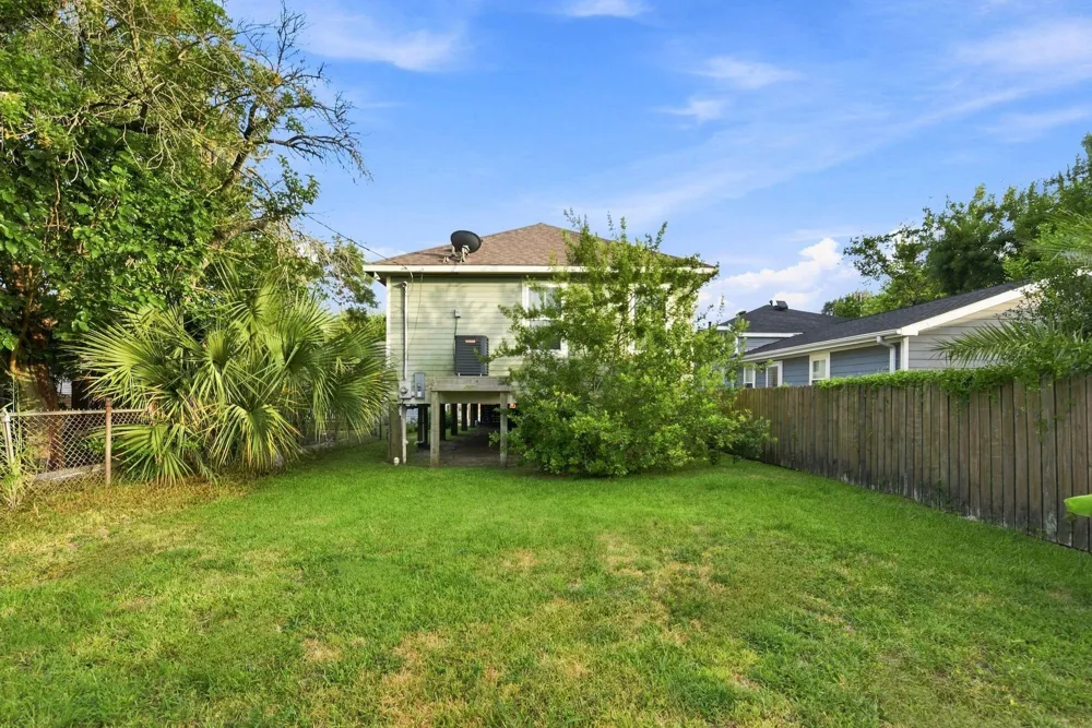 4614 Avenue L Galveston, TX 77551