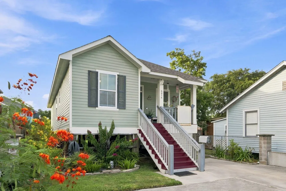 4614 Avenue L Galveston, TX 77551