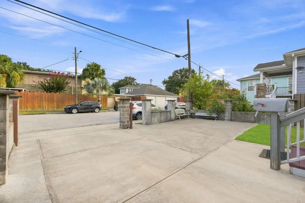 4614 Avenue L Galveston, TX 77551