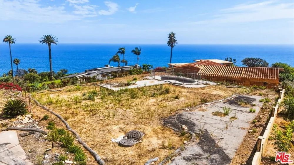 20414 Roca Chica Drive Malibu, CA 90265