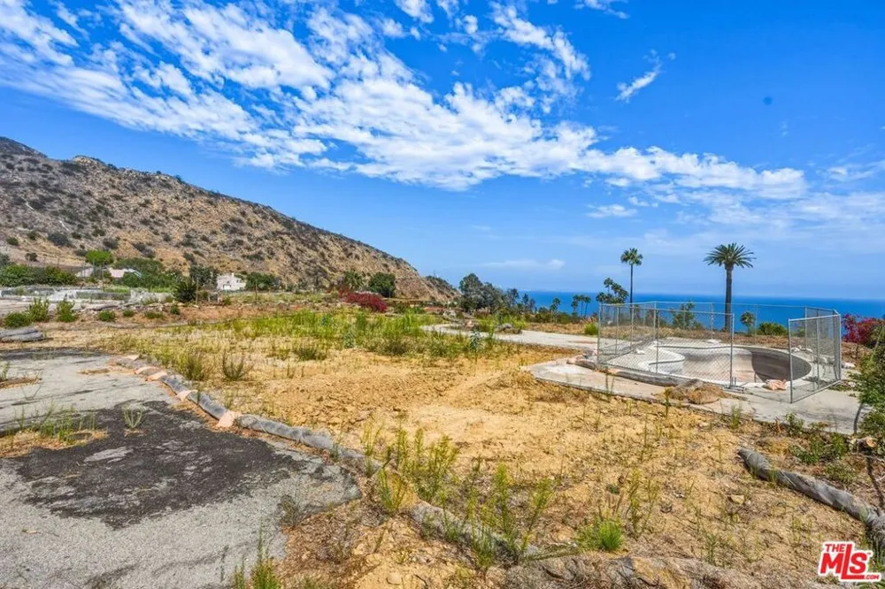 20414 Roca Chica Drive Malibu, CA 90265