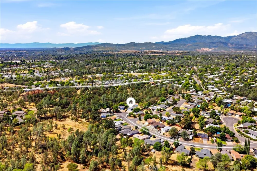 1045 Jaxon Way Redding, CA 96003