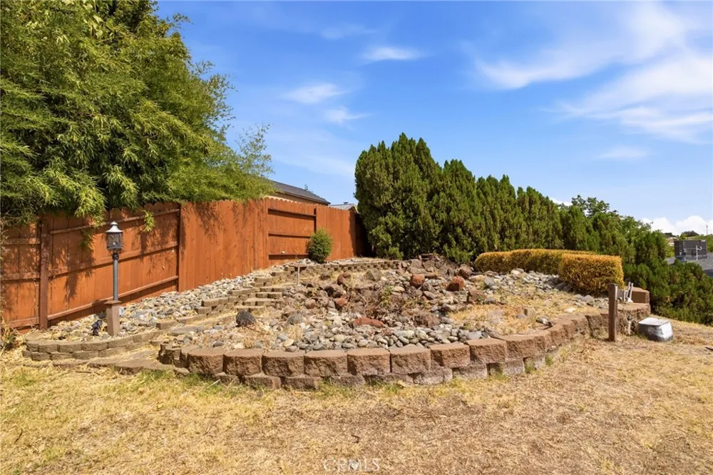 1045 Jaxon Way Redding, CA 96003