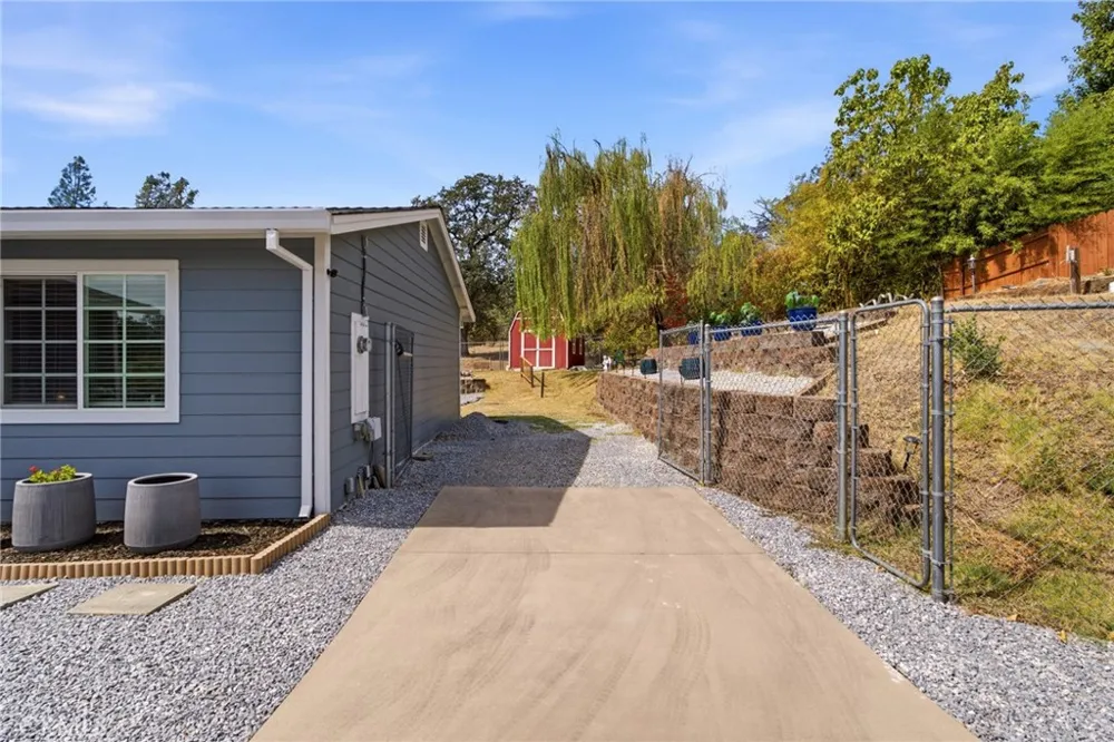 1045 Jaxon Way Redding, CA 96003