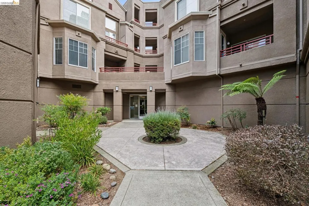 200 Caldecott Ln #308 Oakland, CA 94618