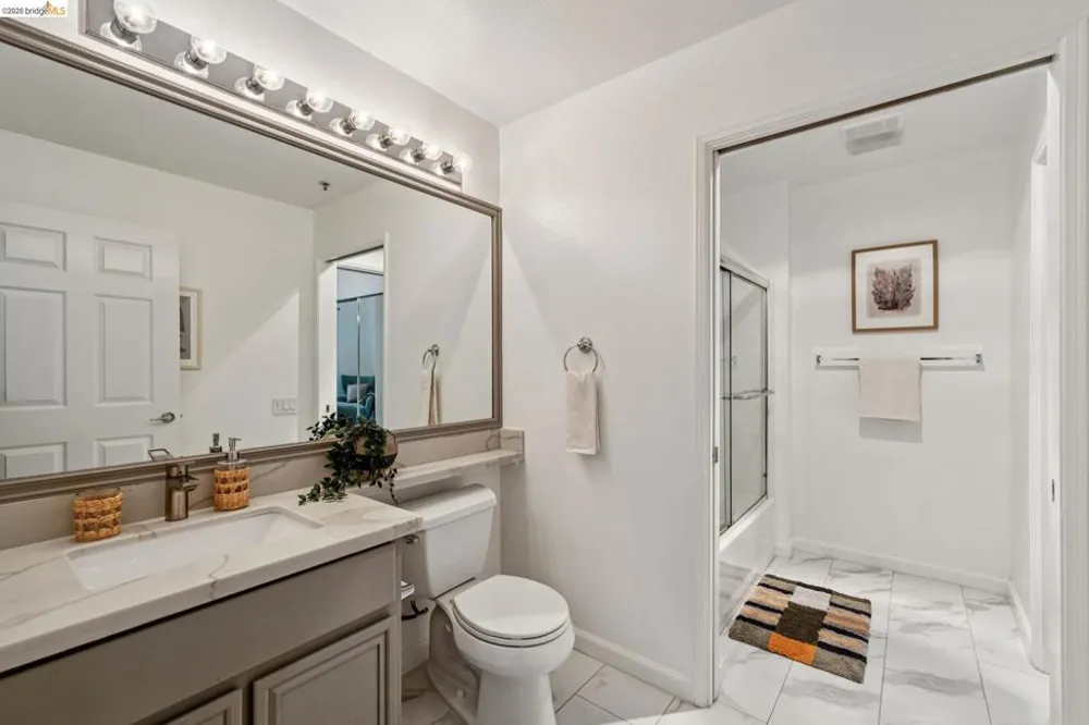 200 Caldecott Ln #308 Oakland, CA 94618