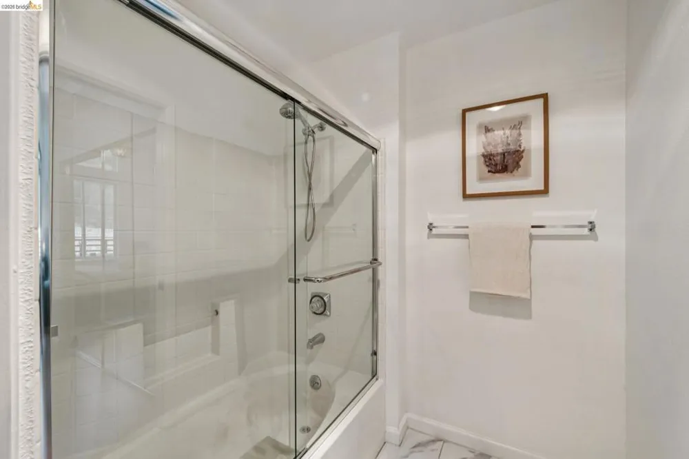 200 Caldecott Ln #308 Oakland, CA 94618