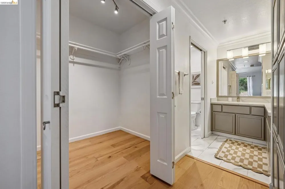 200 Caldecott Ln #308 Oakland, CA 94618
