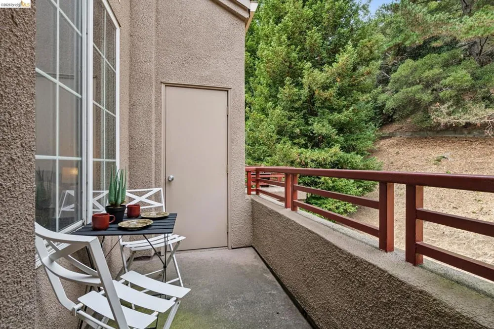 200 Caldecott Ln #308 Oakland, CA 94618
