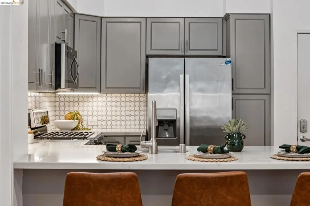 200 Caldecott Ln #308 Oakland, CA 94618