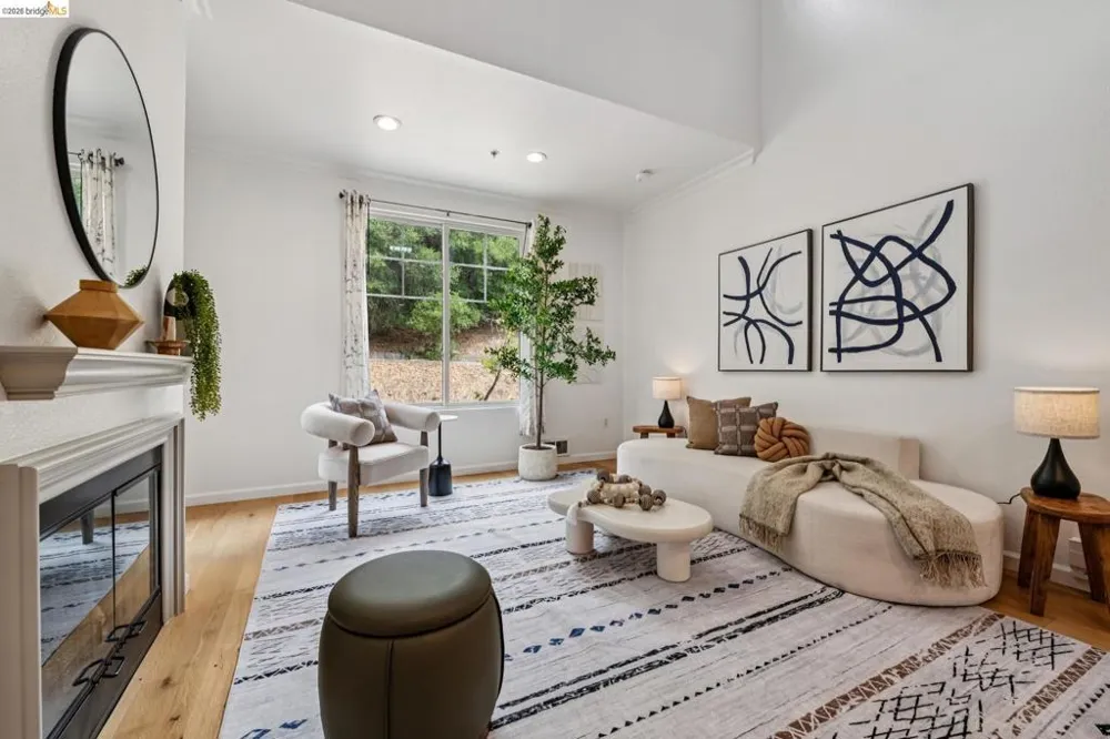 200 Caldecott Ln #308 Oakland, CA 94618