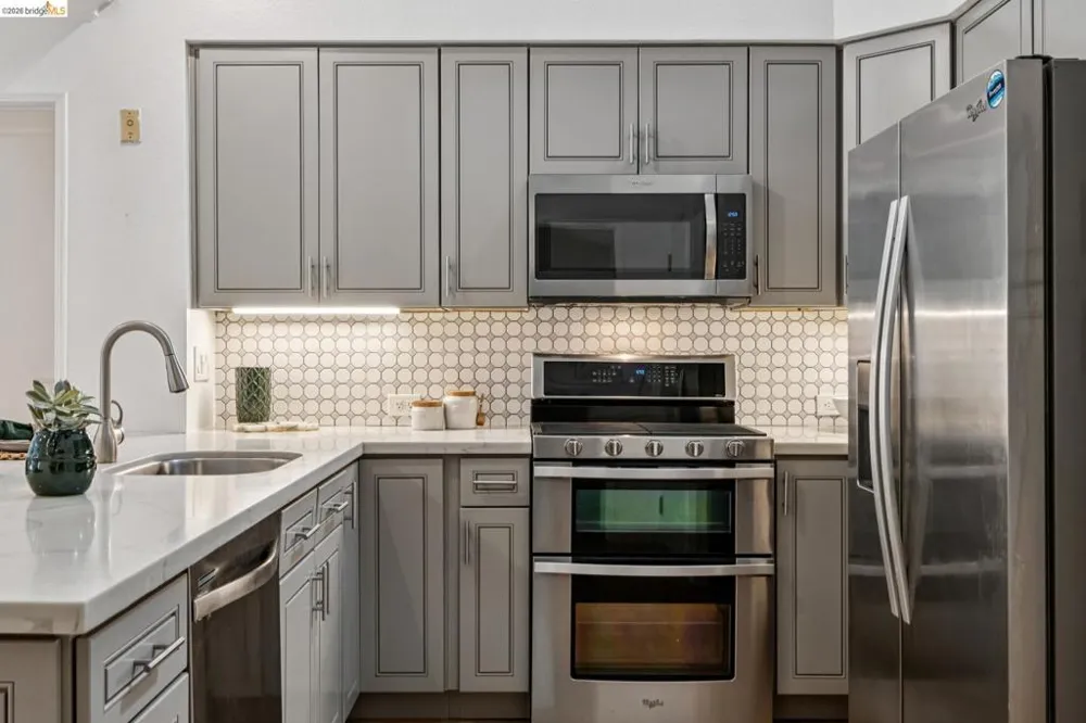 200 Caldecott Ln #308 Oakland, CA 94618