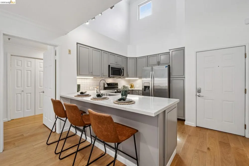 200 Caldecott Ln #308 Oakland, CA 94618