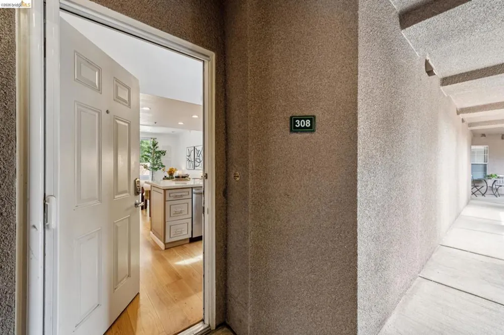 200 Caldecott Ln #308 Oakland, CA 94618