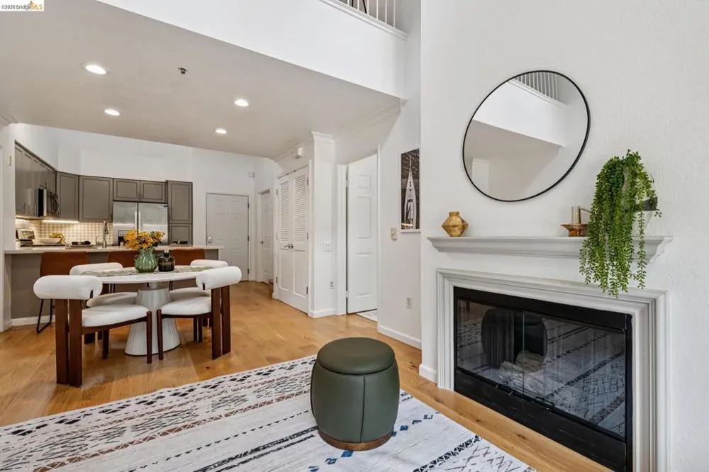 200 Caldecott Ln #308 Oakland, CA 94618